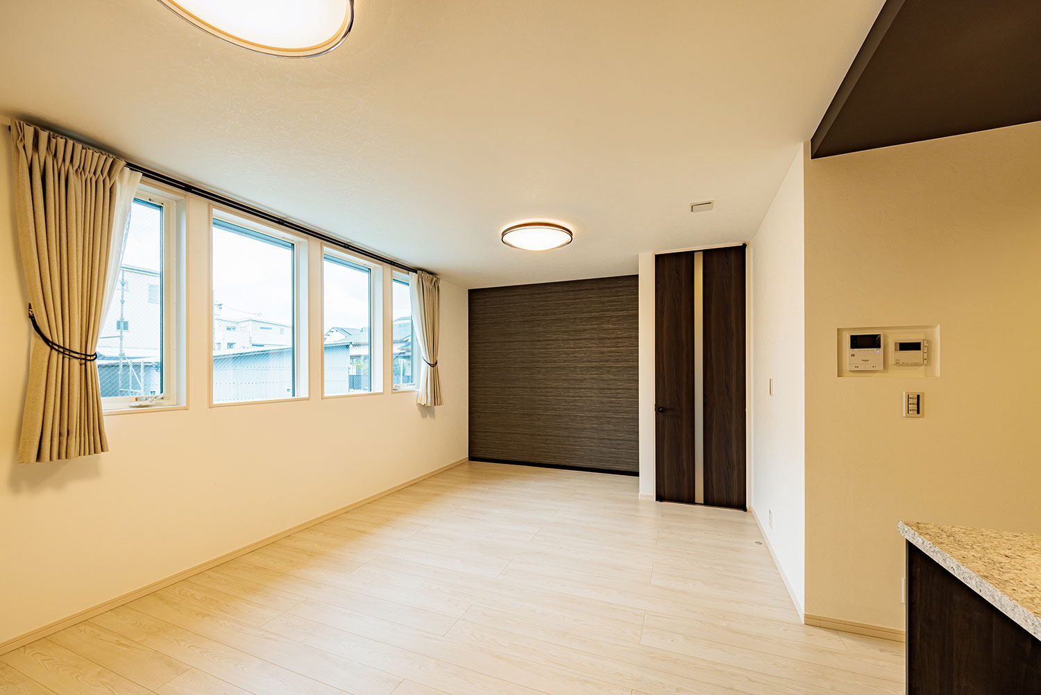 T-2/リビングダイニング