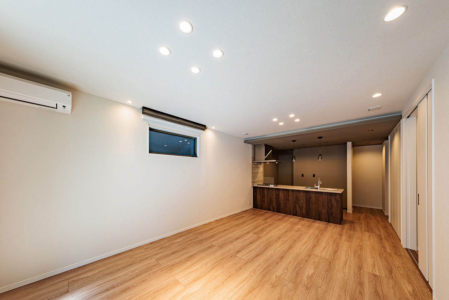 T-1／どんなライフシーンにもマッチする、プレーンで奥行きのある空間。お好みに合わせてレイアウト可能。