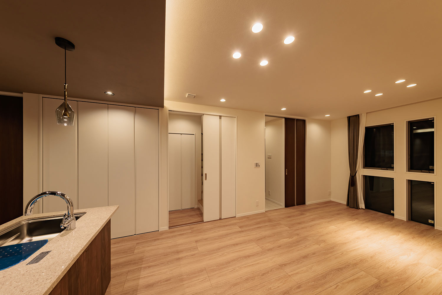 T-1／夜間リビングダイニング