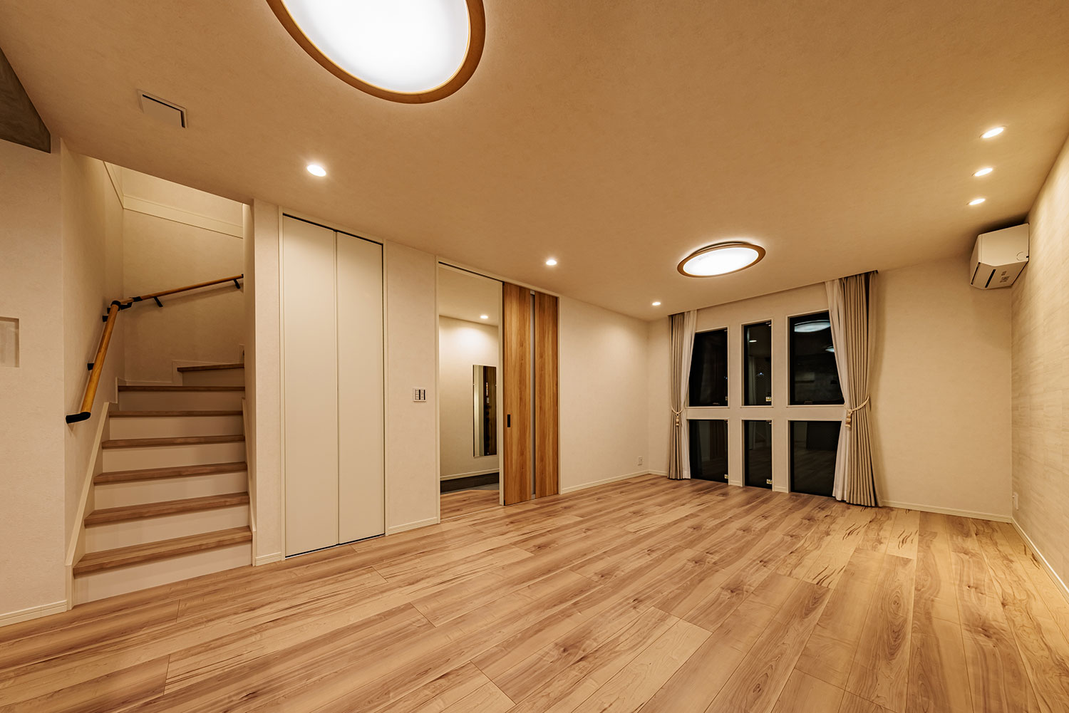 T-3／夜間リビングダイニング