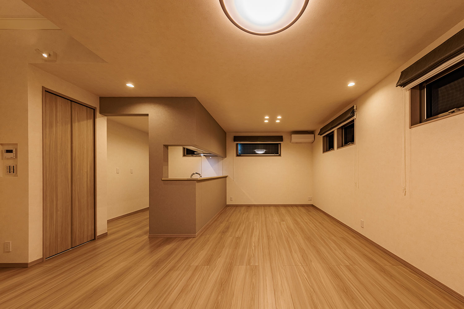 T-1／夜間リビングダイニング