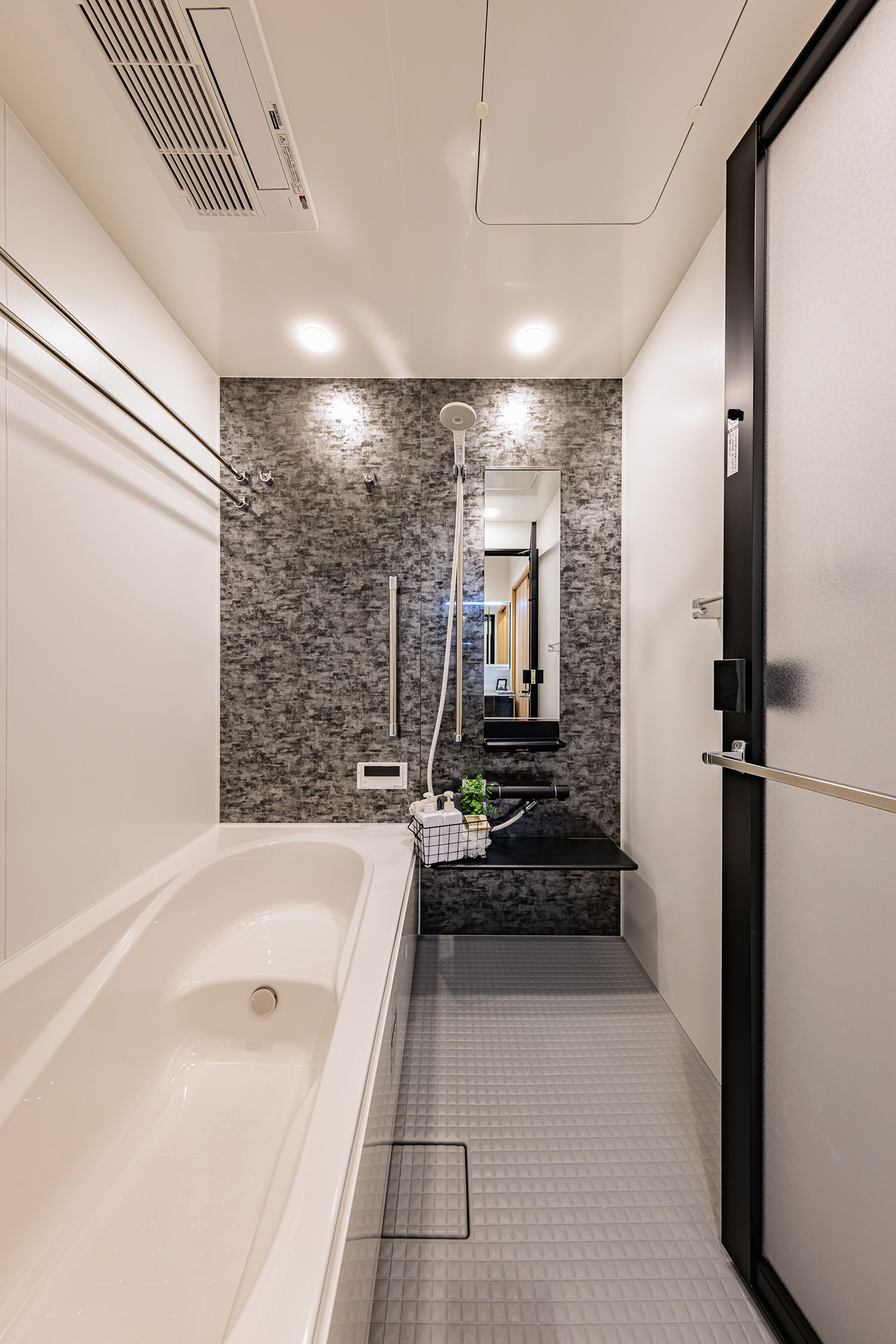 T-2/保温効果の高いエコベンチ浴槽で全身浴も半身浴も、お好みに合わせてお楽しみいただる快適仕様の浴室です。