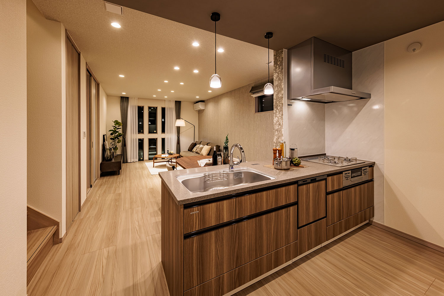 T-1／夜間キッチン