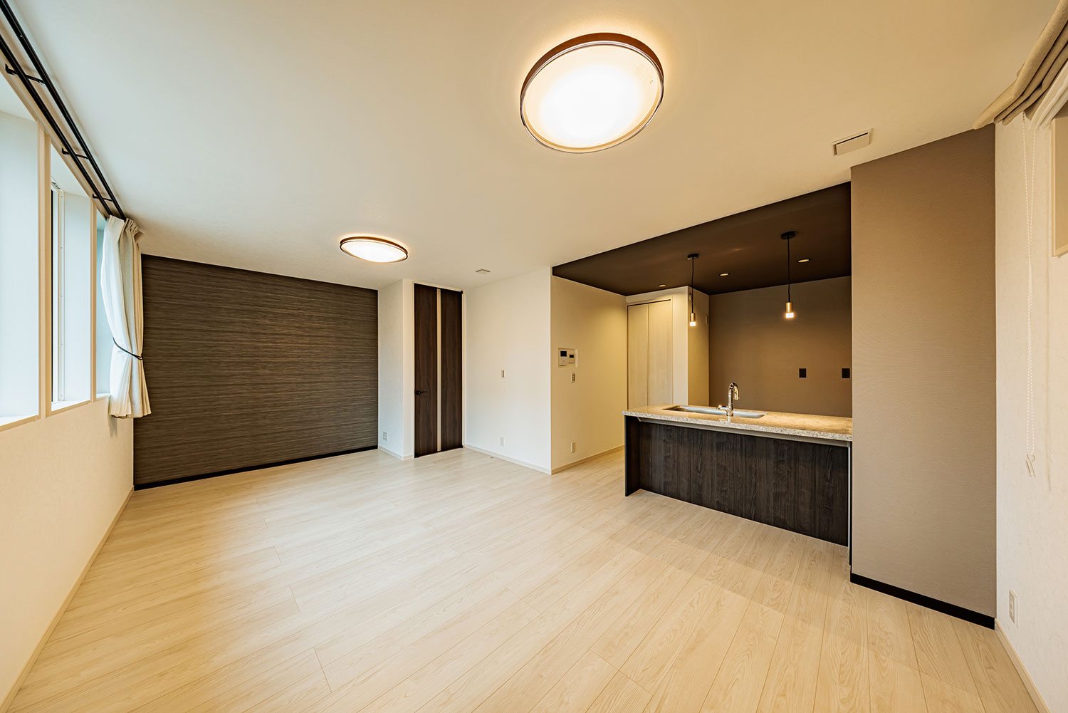 T-2/ナチュラルなカラーコントラストでどんなインテリアや家具にもフィットするオシャレな空間デザイン。