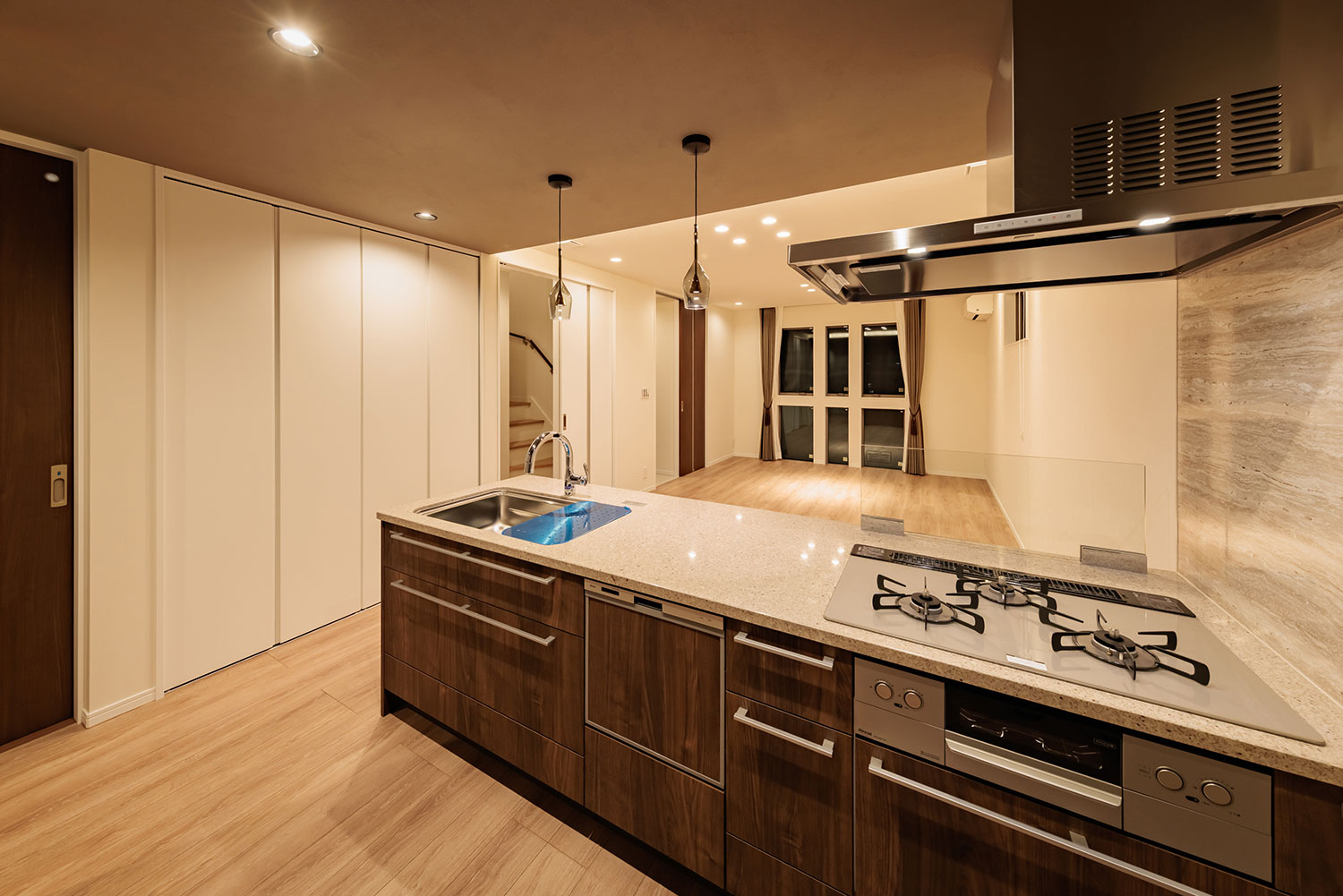 T-1／夜間キッチン