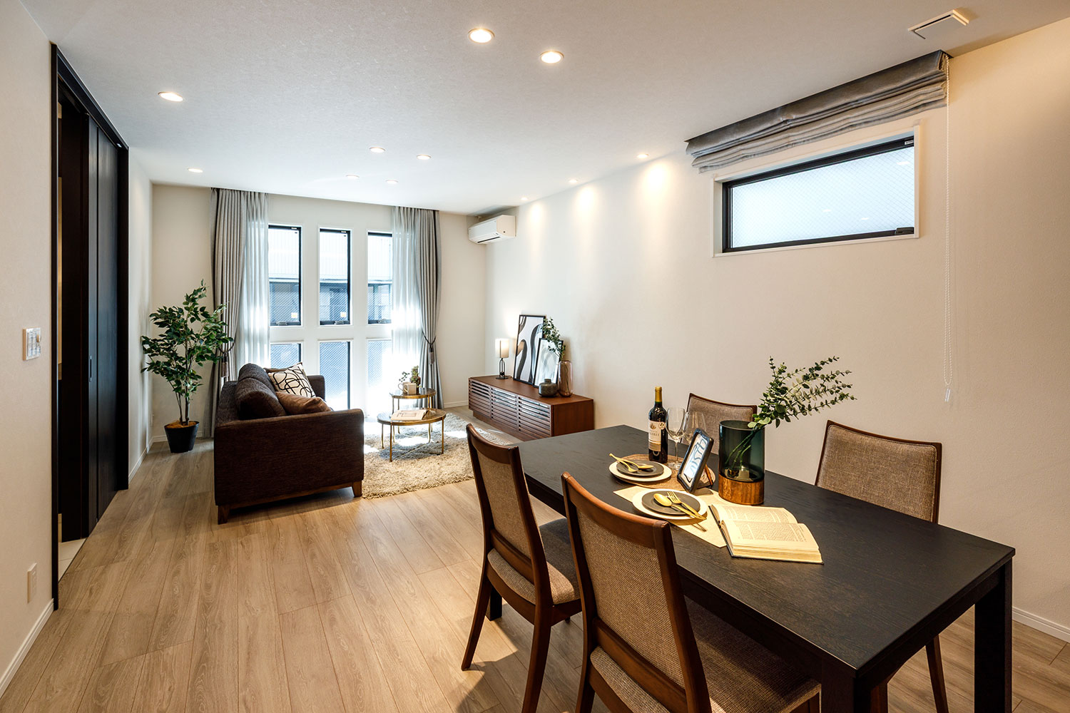 T-2／リビングダイニング