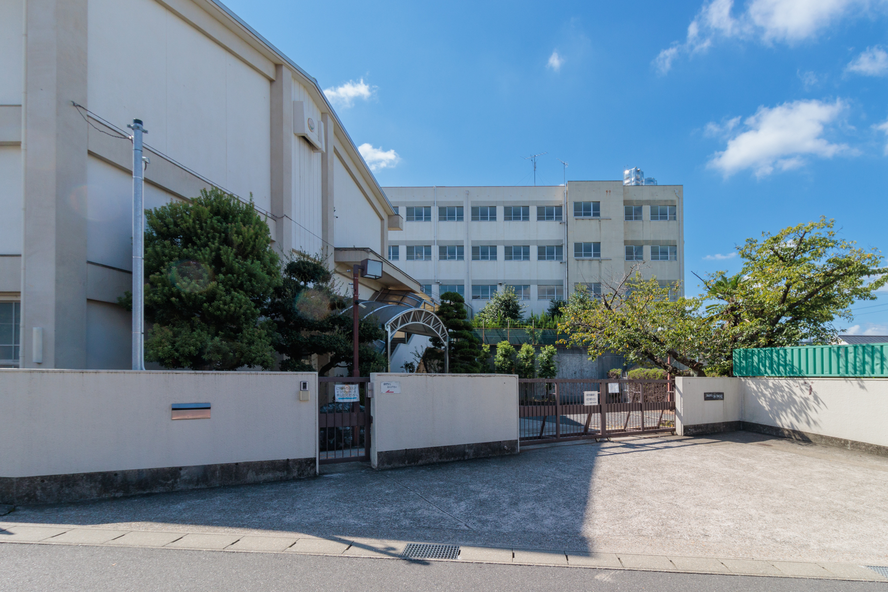 神沢中学校 徒歩約10分