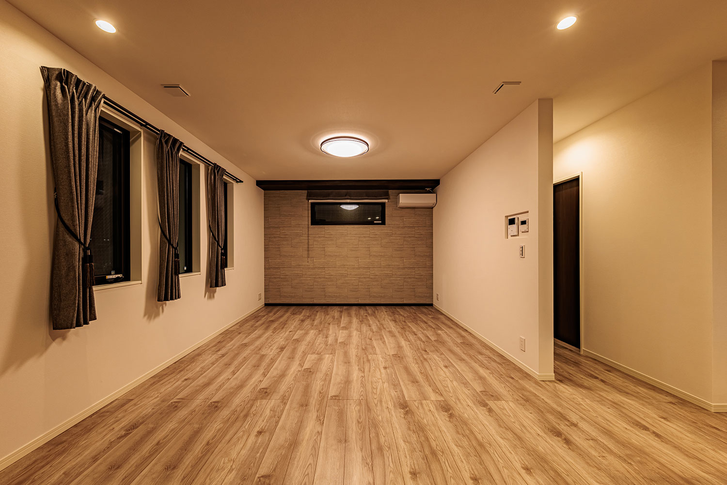 T-3／夜間リビングダイニング