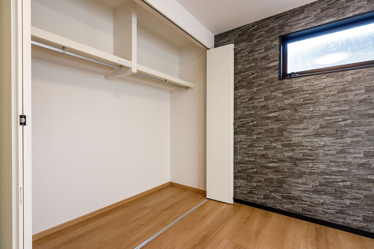 T-2／主寝室大型クローゼット