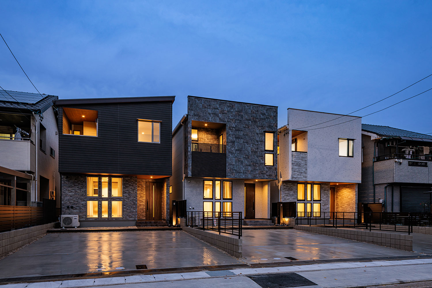 T-1、T-2（ご成約済み）、T-3／夜間外観