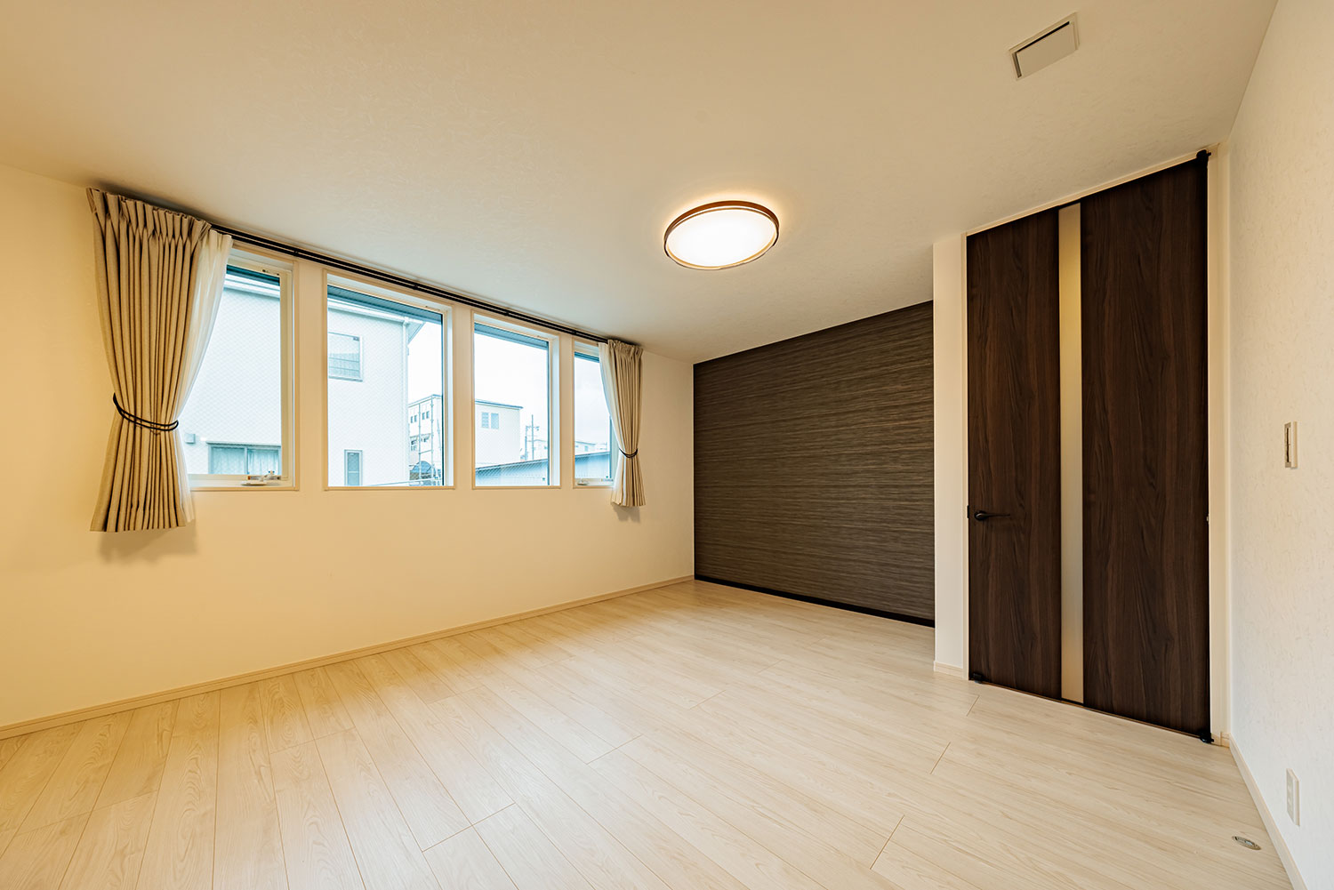 T-2/コーディネートしやすいカラーでお好きなインテリアが楽しめます。キッチンとの一体感も心地よいですね。