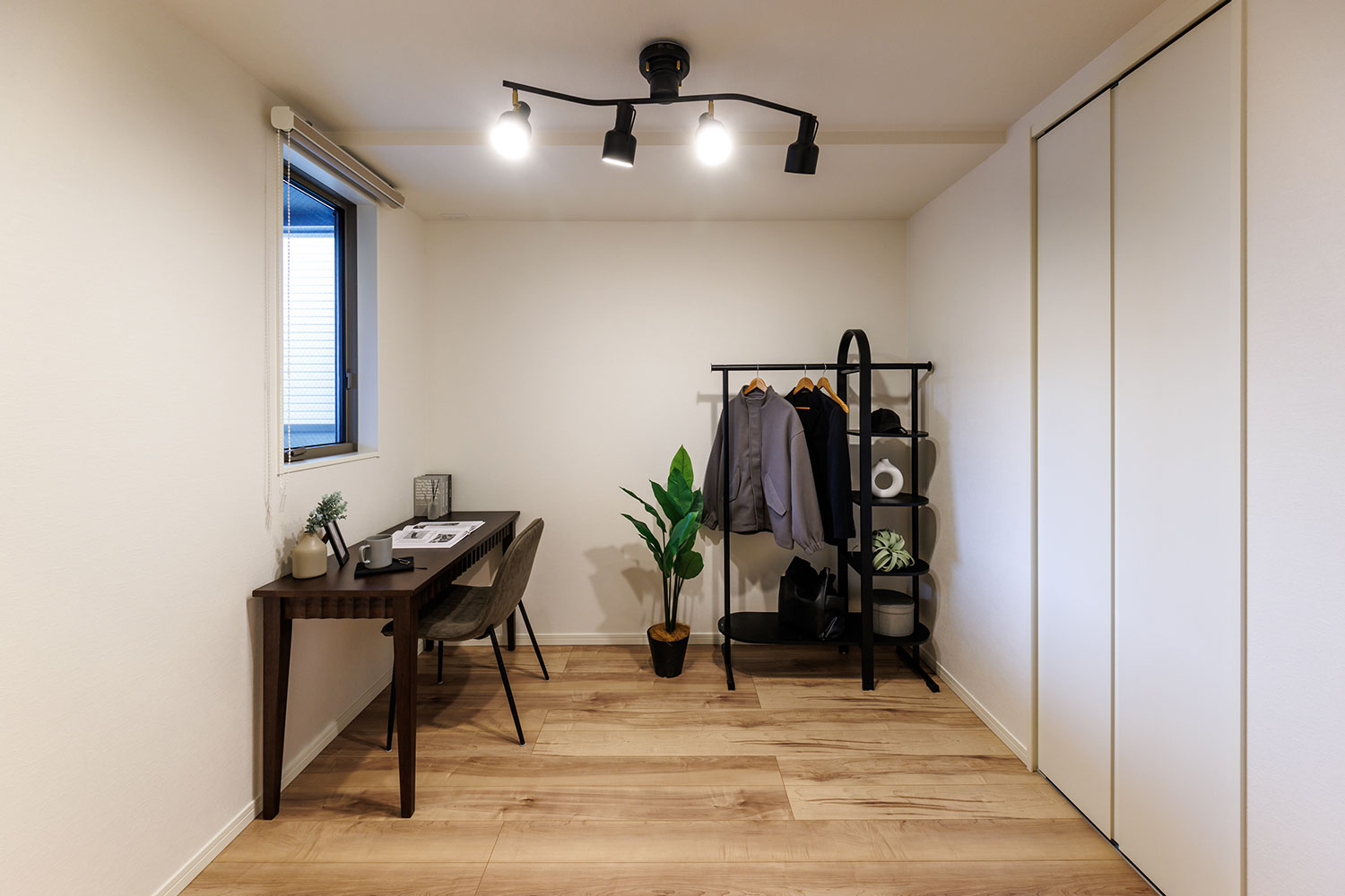 T-7/お子さんの成長を見守る洋室は、成長と共に増える荷物やライフスタイルの変化にも柔軟に寄り添います。