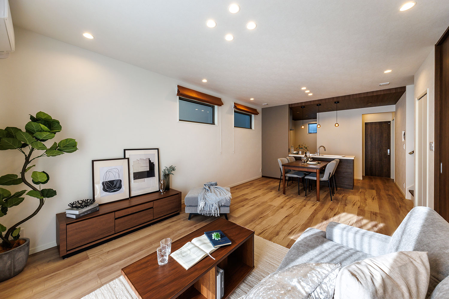 T-7/みんなでおしゃべりを楽しみながら共に過ごし、同じ時間を共有することで家族の距離もグッと縮まります。