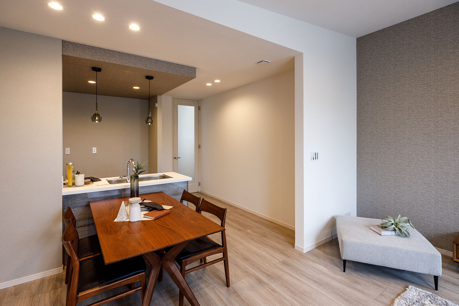 T-1／ダイニング