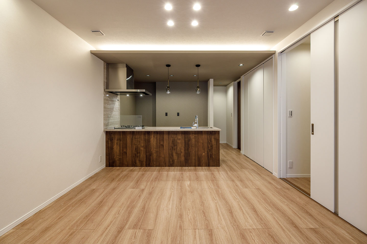 T-1／リビングダイニング