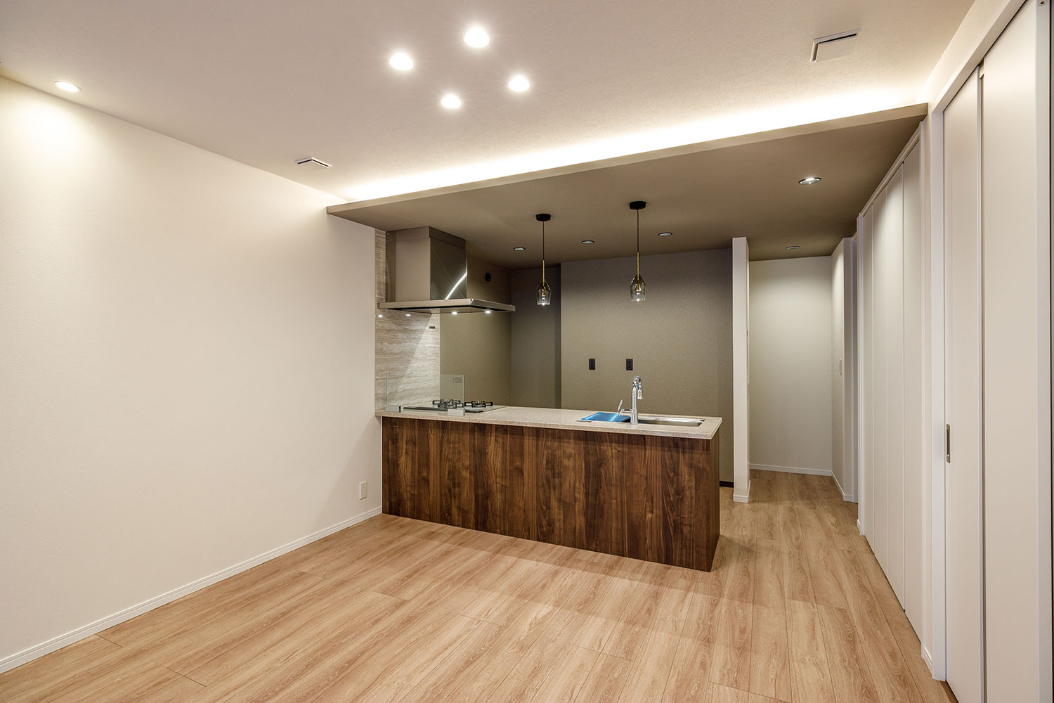 T-1／ダイニング