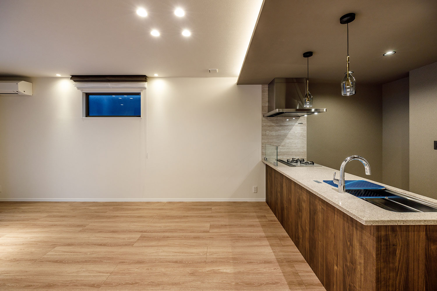 T-1／ダイニング