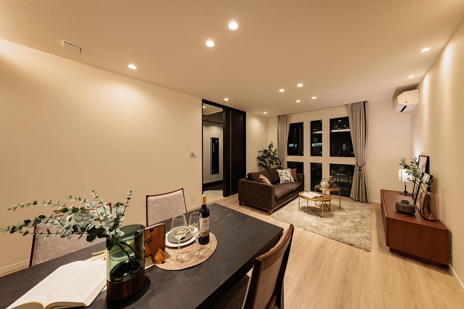 T-2／夜間リビングダイニング