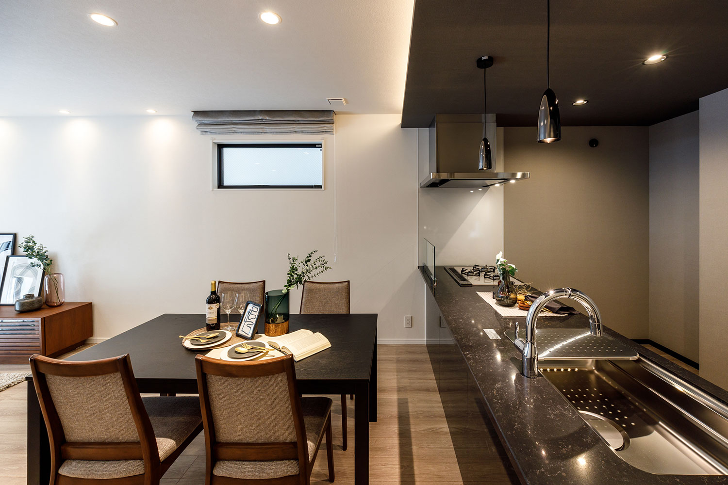 T-2／ダイニング