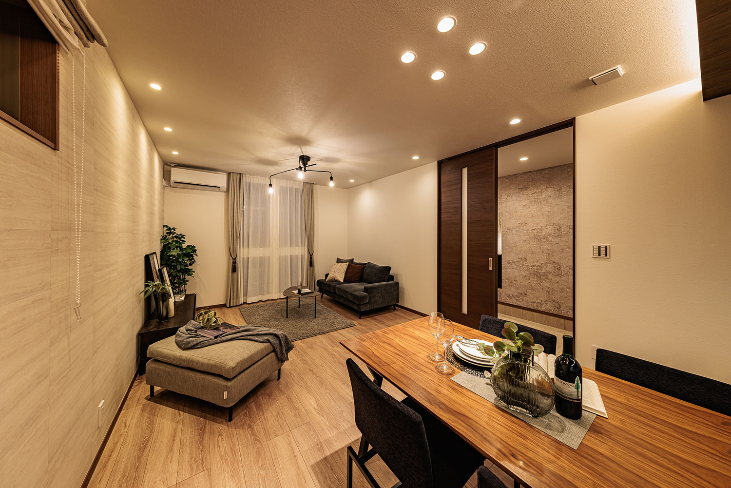 T-2／夜間リビングダイニング