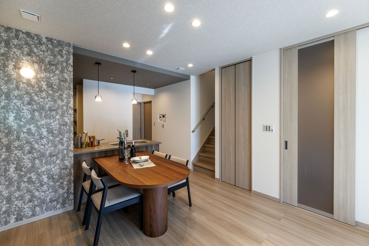 T-1／ダイニング