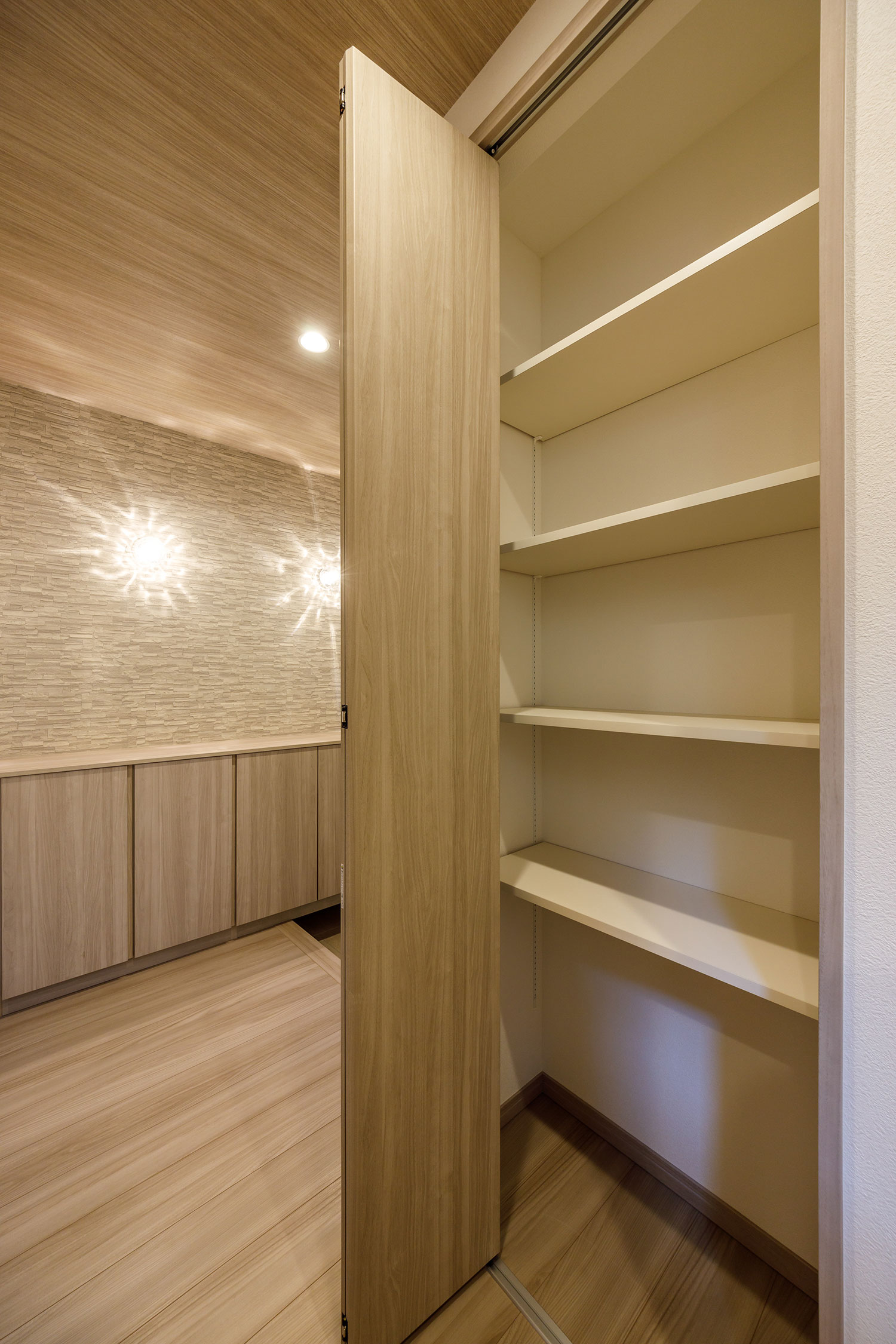 T-1／1階ホール収納