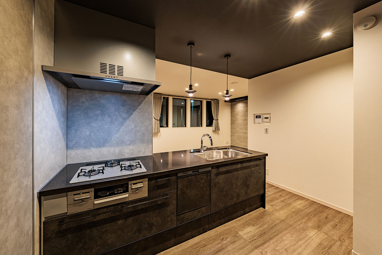 T-1/夜間キッチン