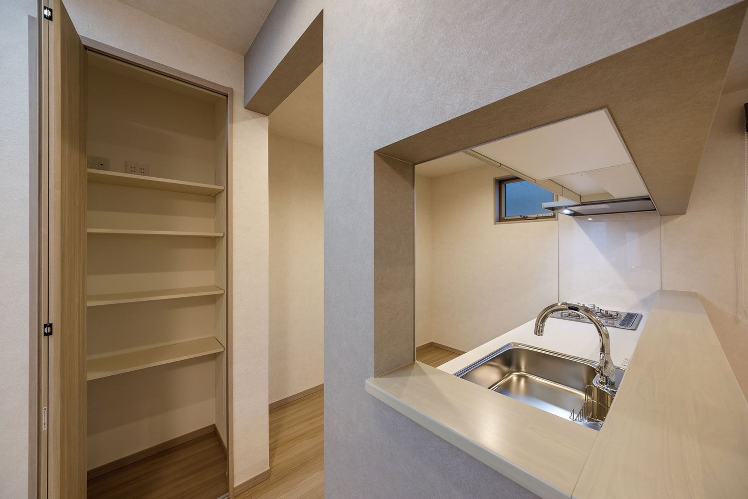 T-1／キッチン物入れ