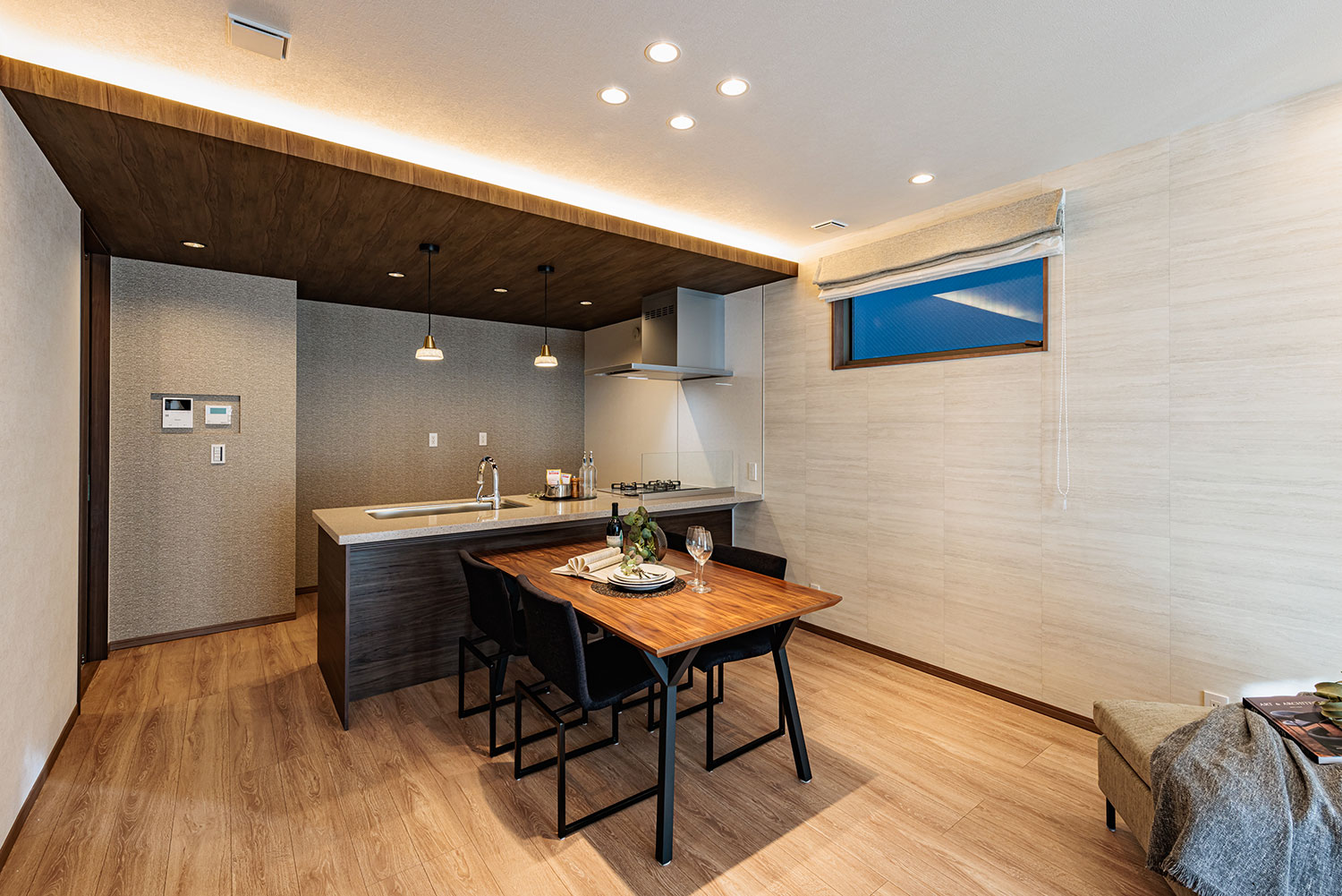 T-2／ダイニング