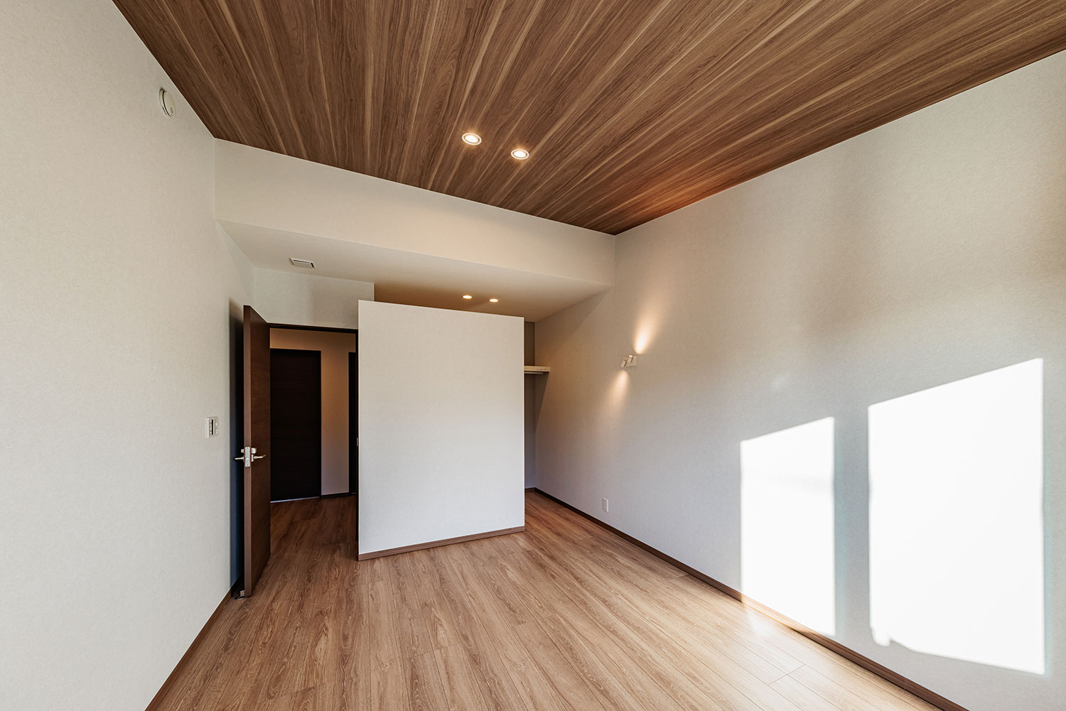 T-2／ドアレスのWICには夫婦2人分の衣類や荷物が収まり、住空間をスッキリ快適にキープできます。