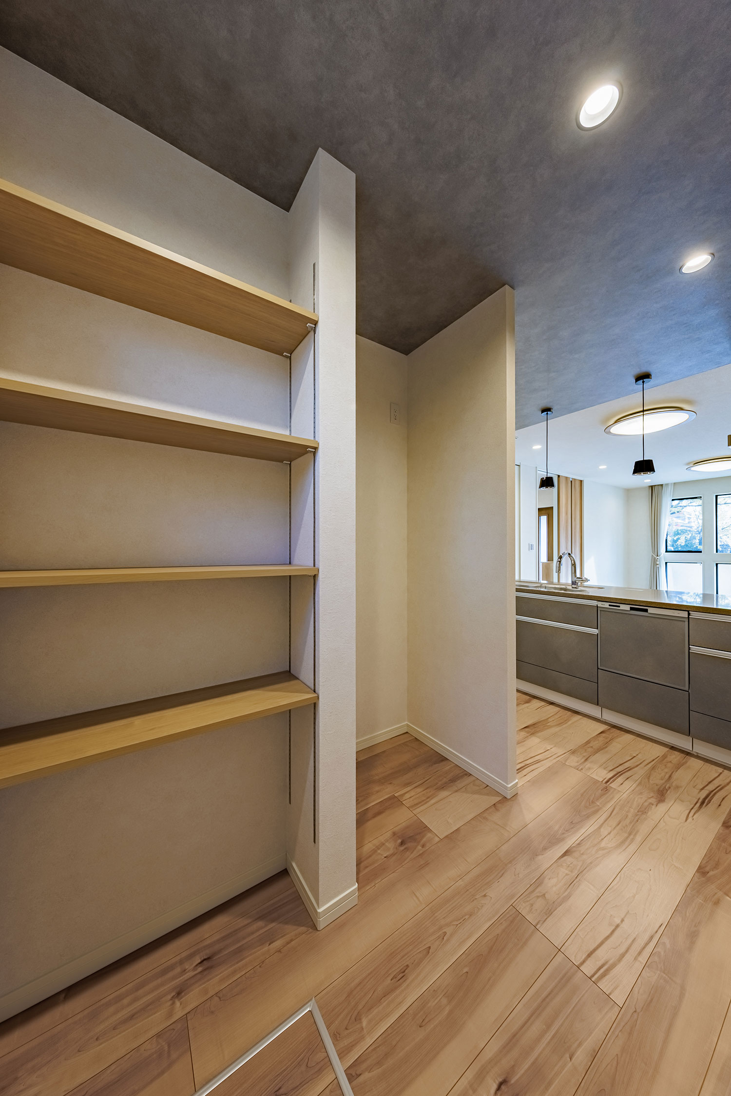 T-3／キッチン物入れ