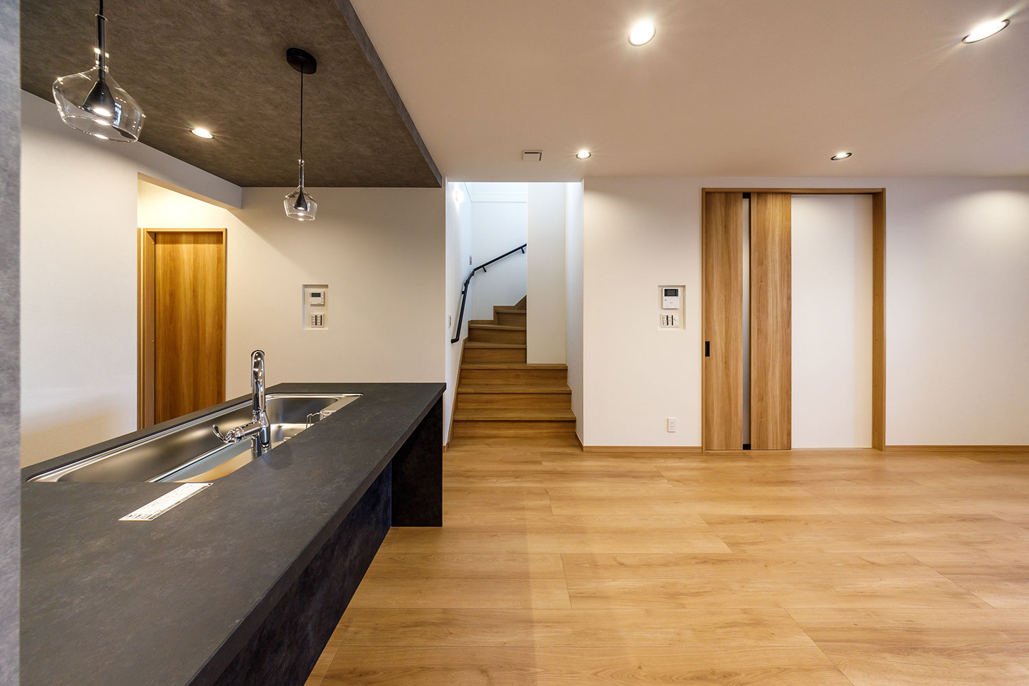 T-2／ダイニング