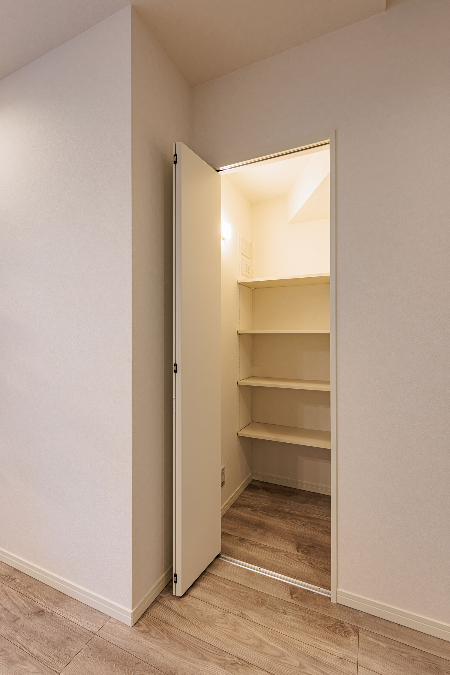 T-3／リビング物入れ