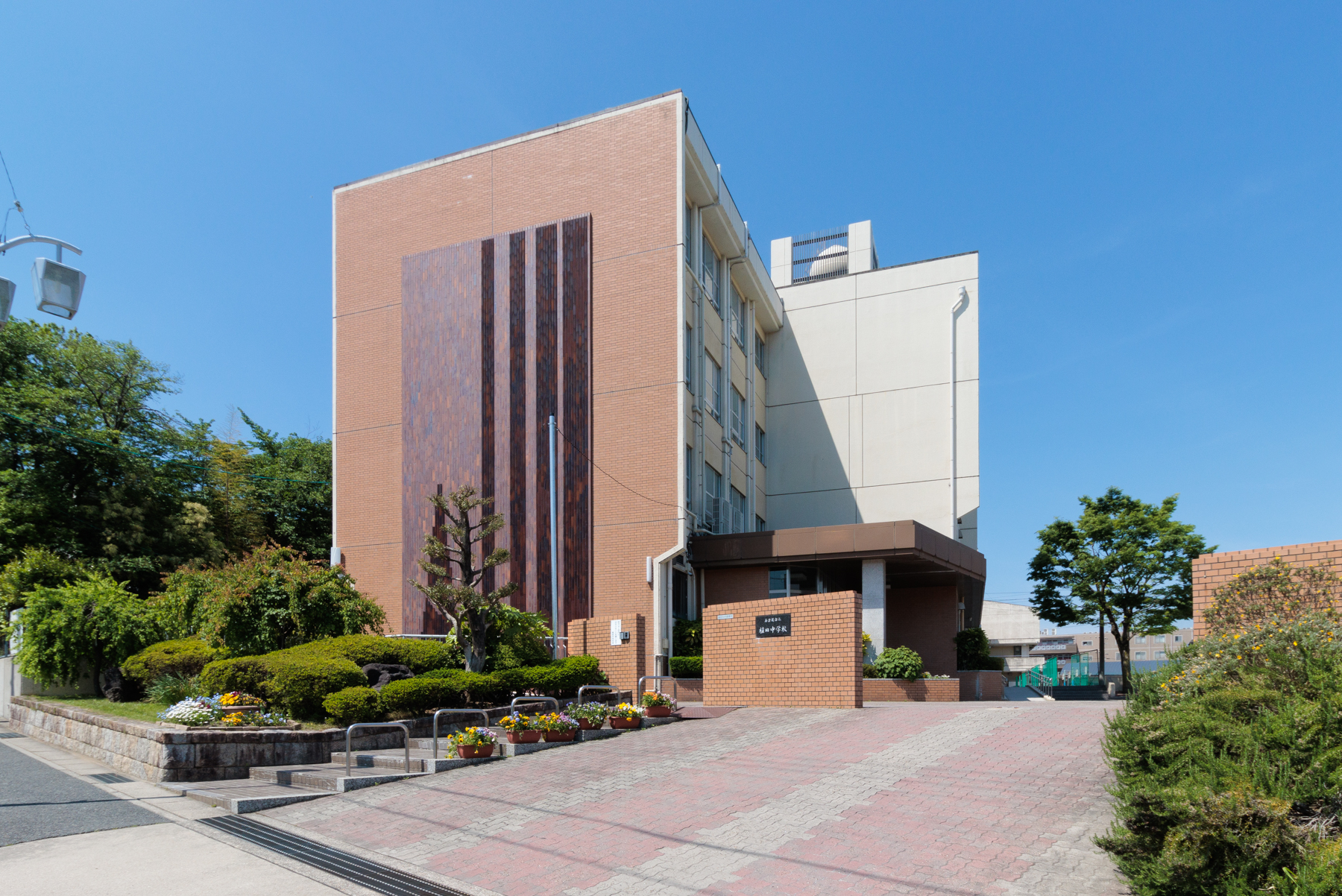 植田中学校 徒歩約9分