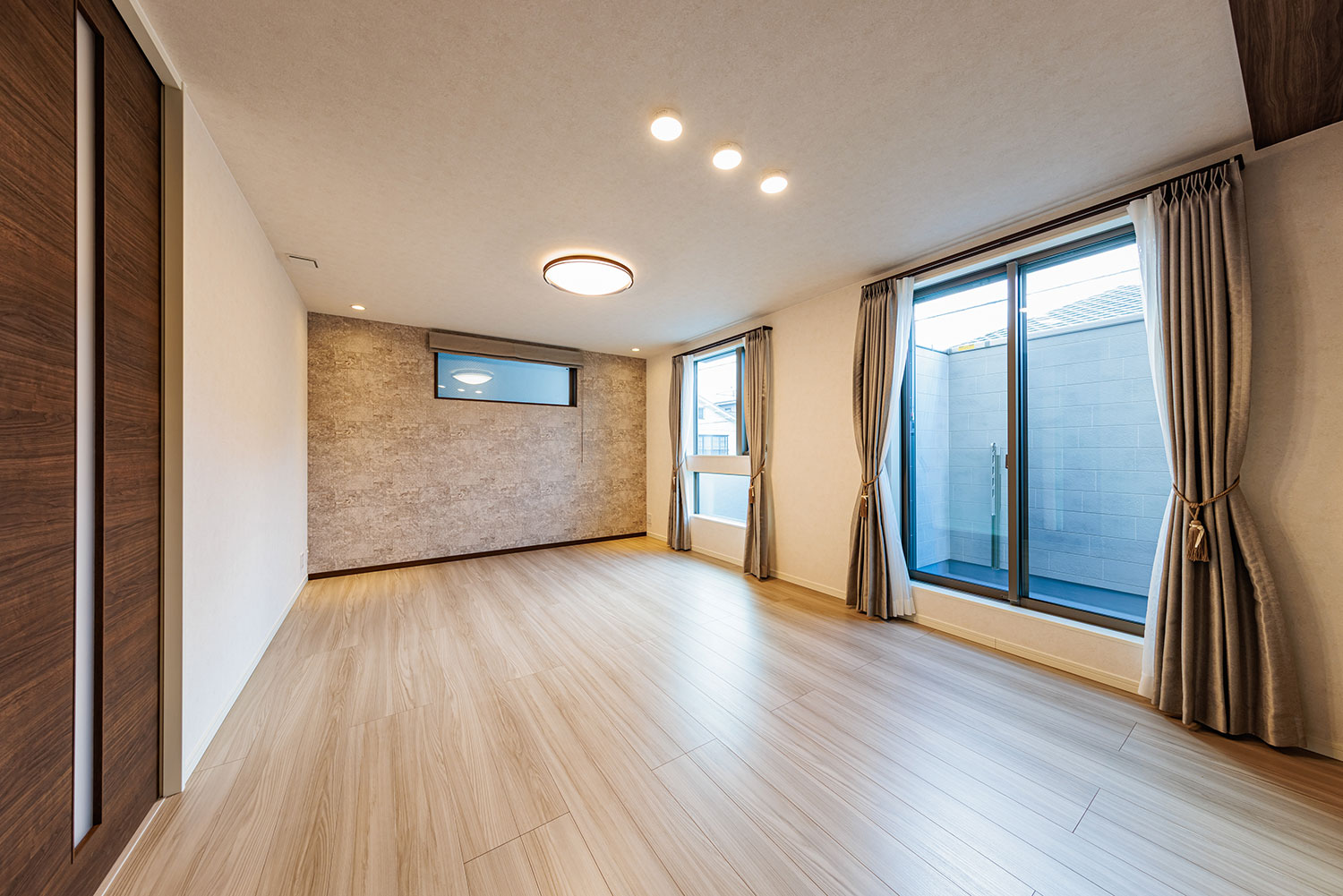 T-1/ゆったりと過ごせる広々LDKは、自然とみんなが集まる憩いの空間として暮らしに安らぎをもたらします。