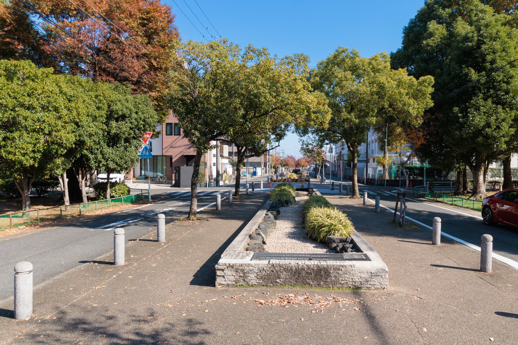 山西用水遊歩道　徒歩約3分