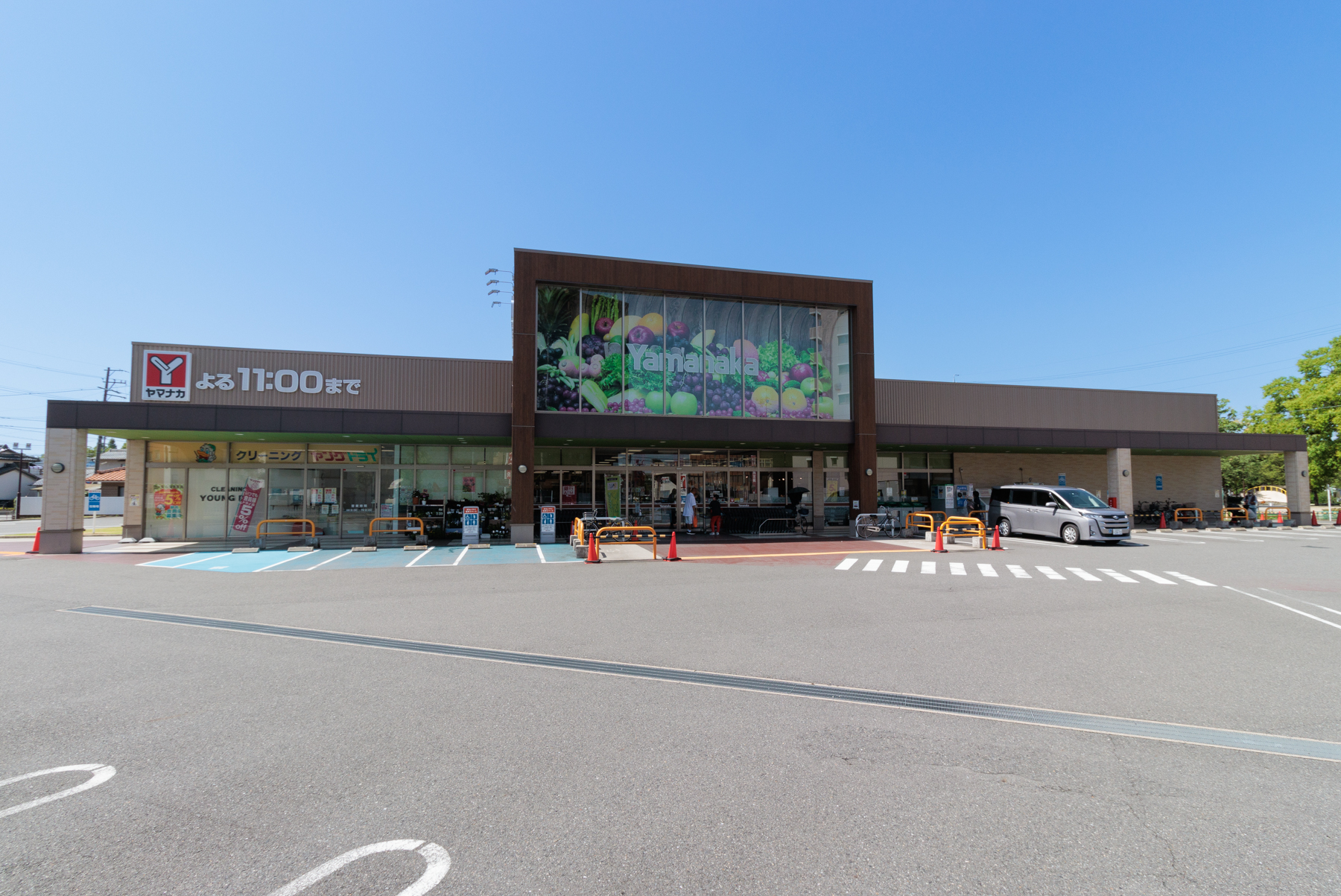 ヤマナカ　徒歩約15分