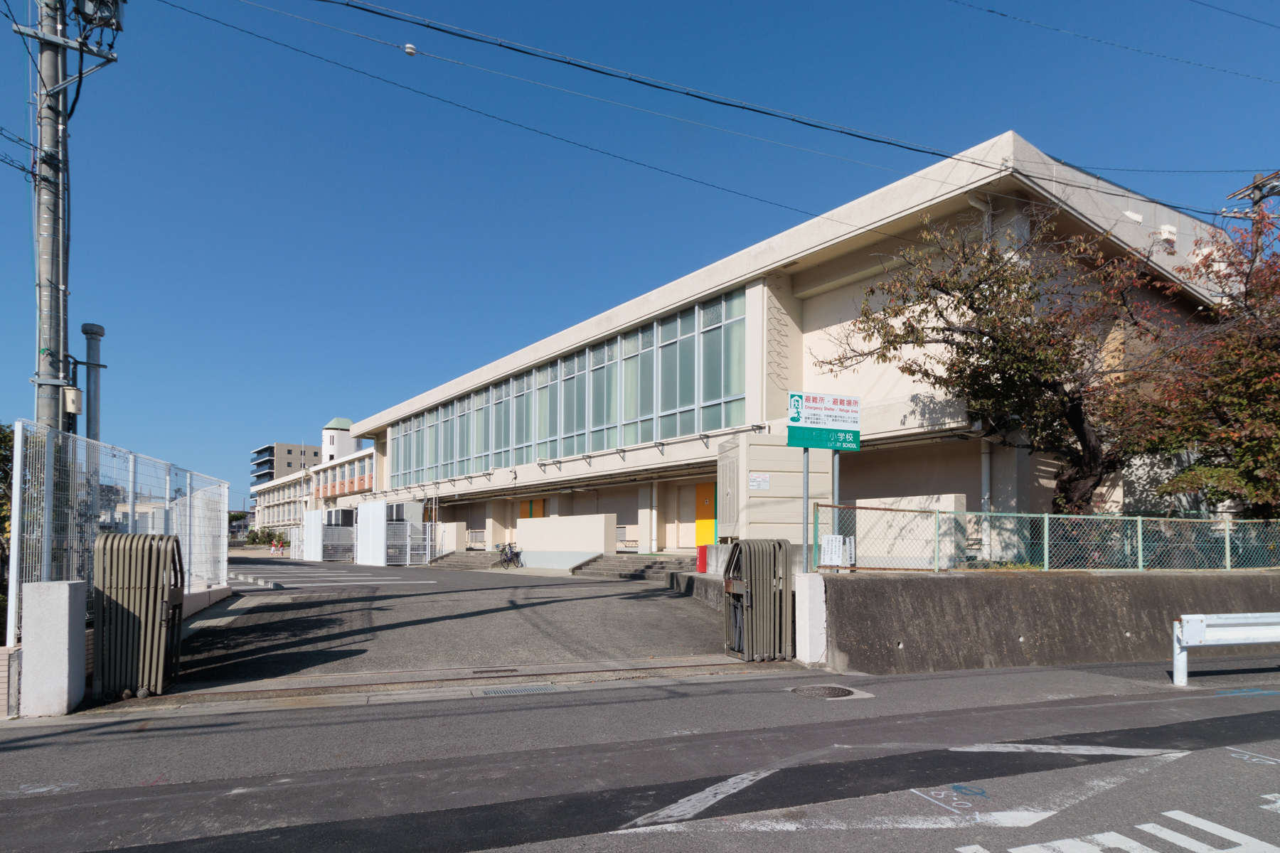 西枇杷島小学校　徒歩約7分