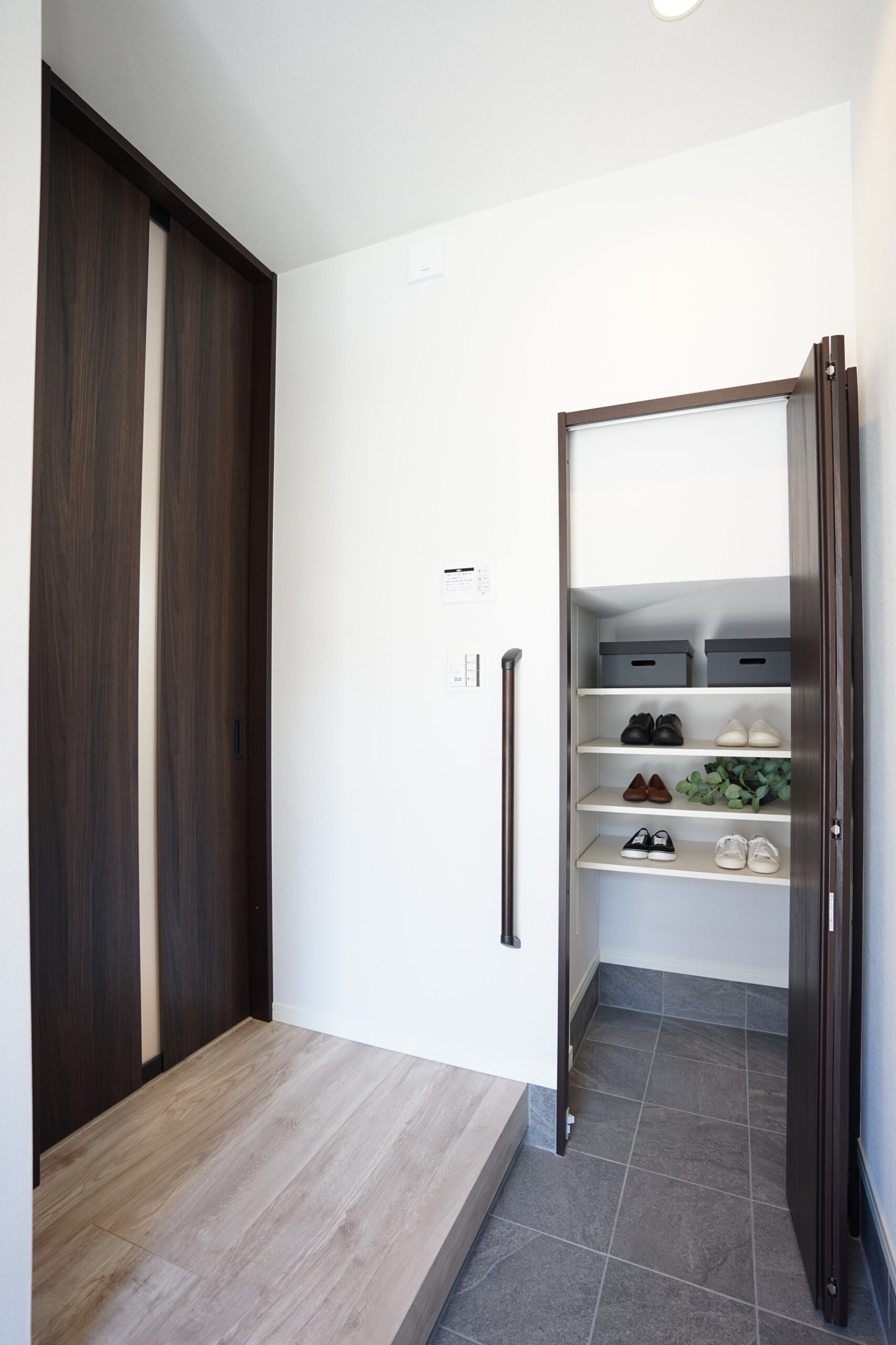 T-2／玄関