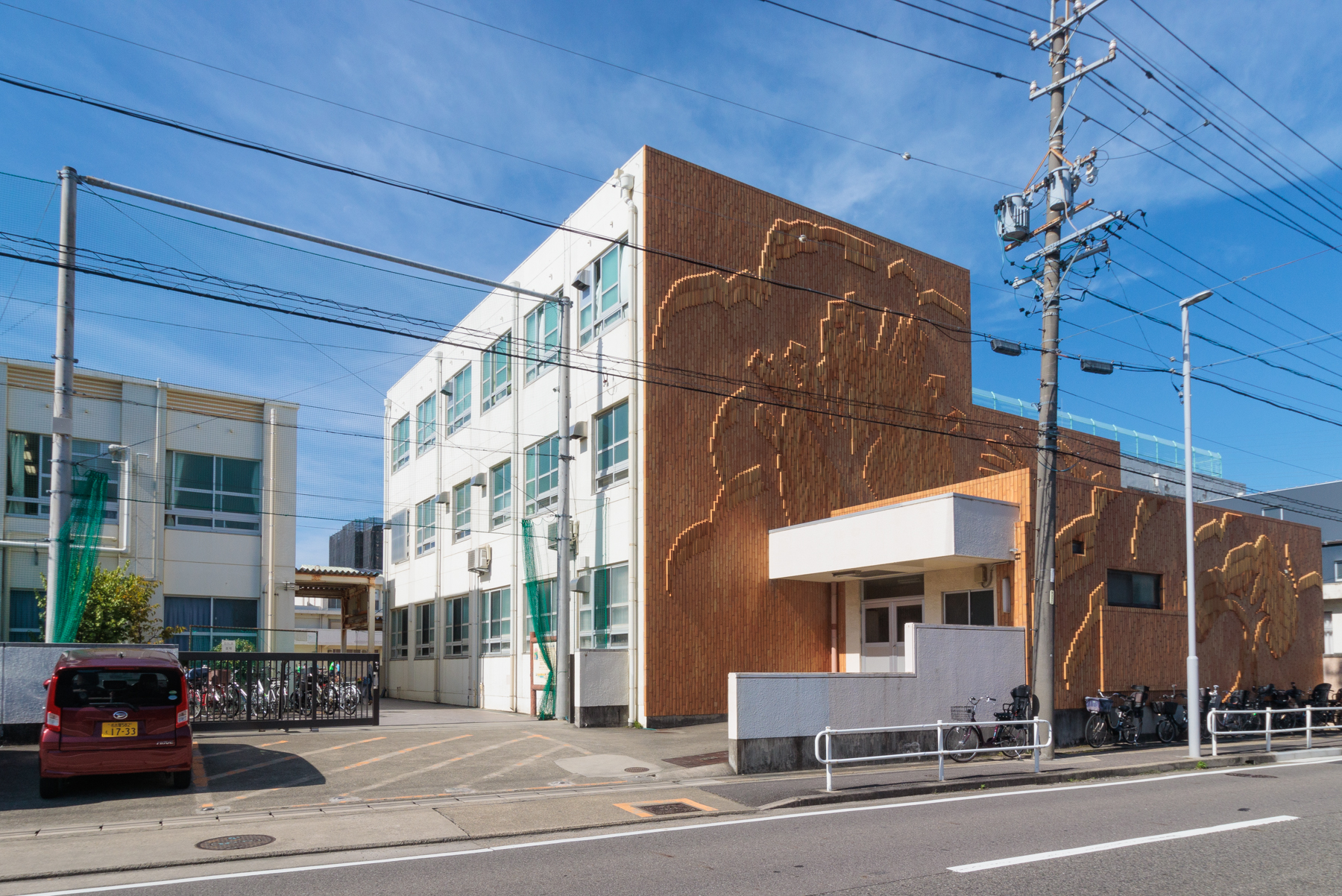 山田東中学校　徒歩約5分