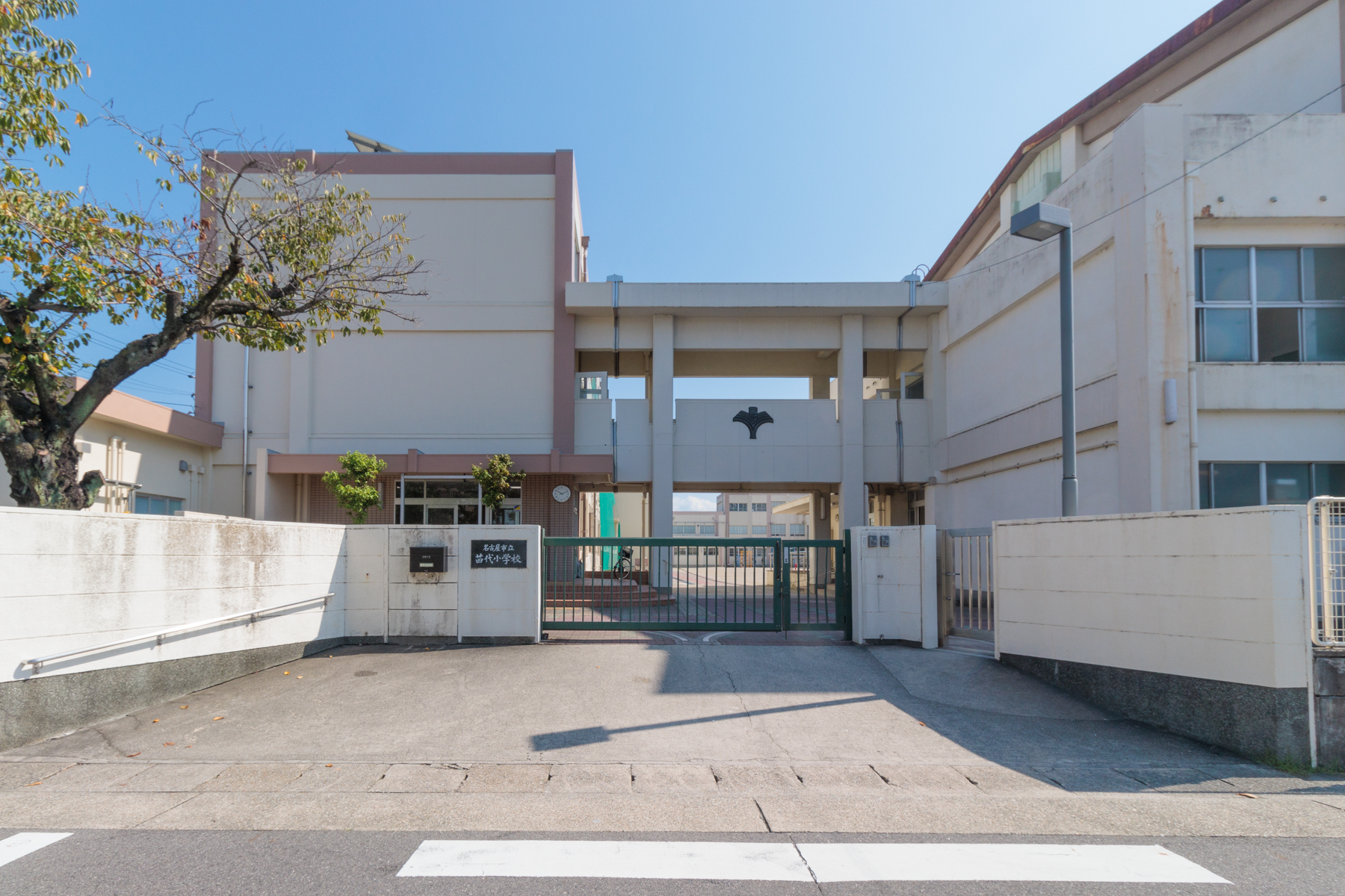 苗代小学校　徒歩約9分