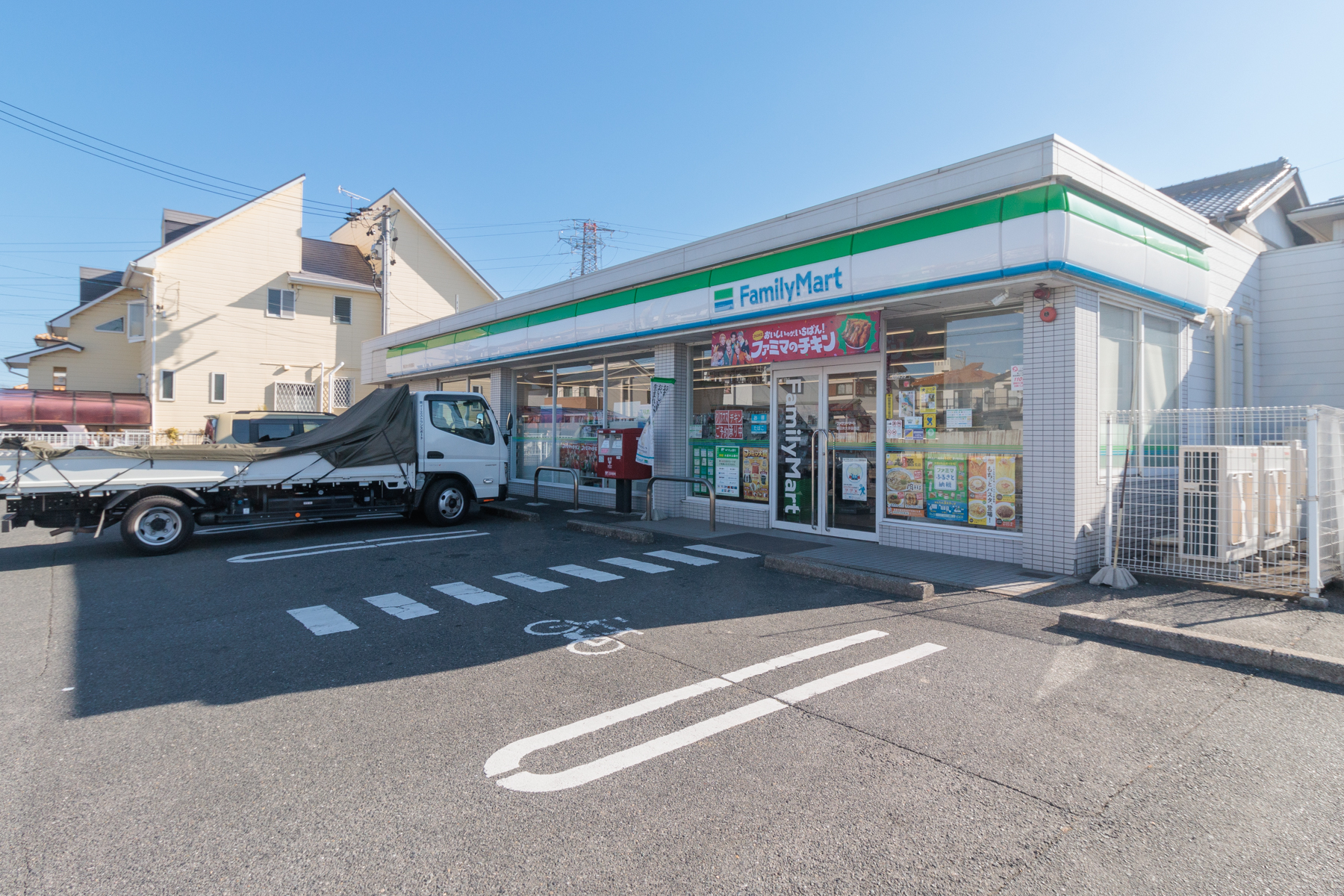 ファミリーマート　徒歩約3分