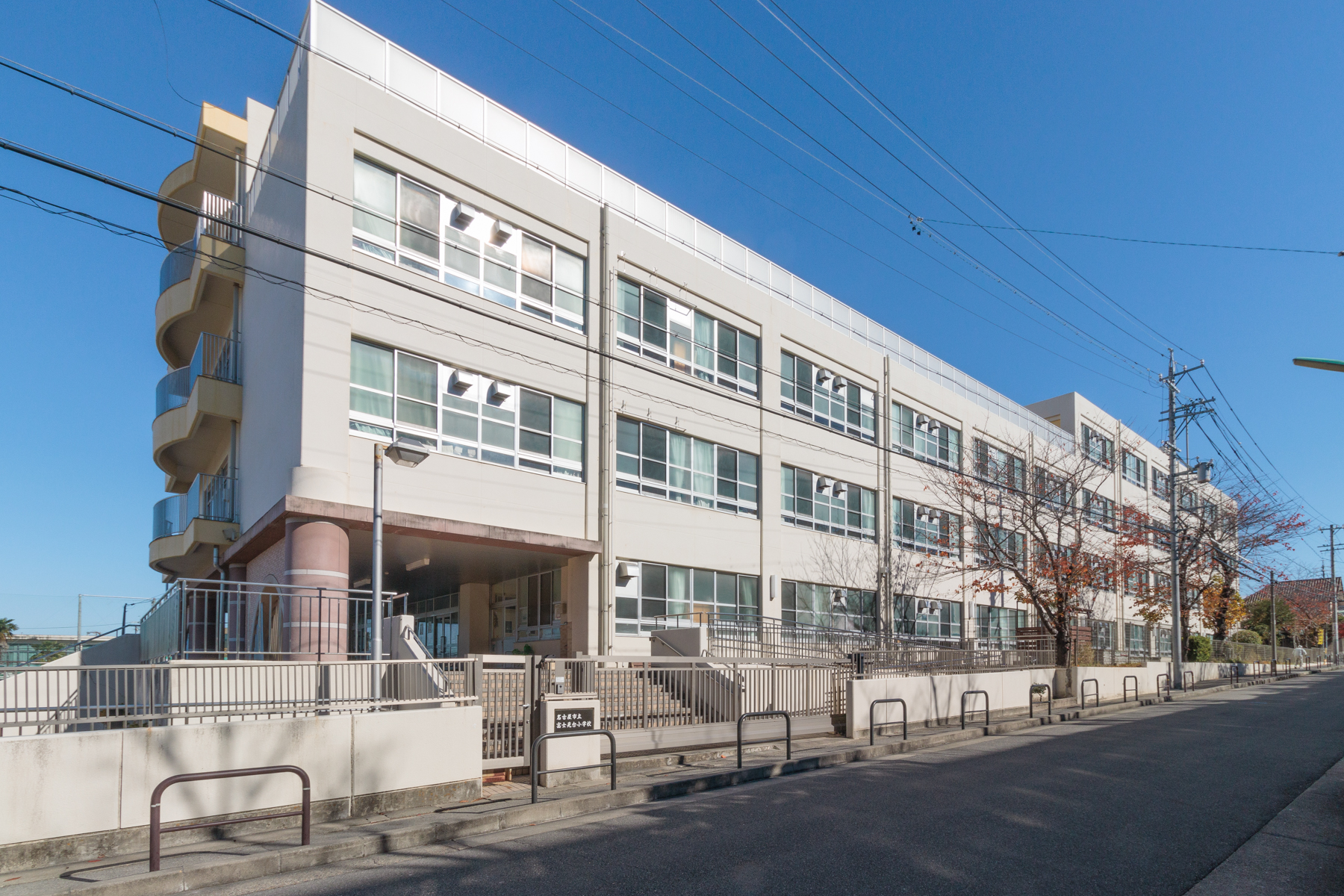 富士見台小学校　徒歩約2分