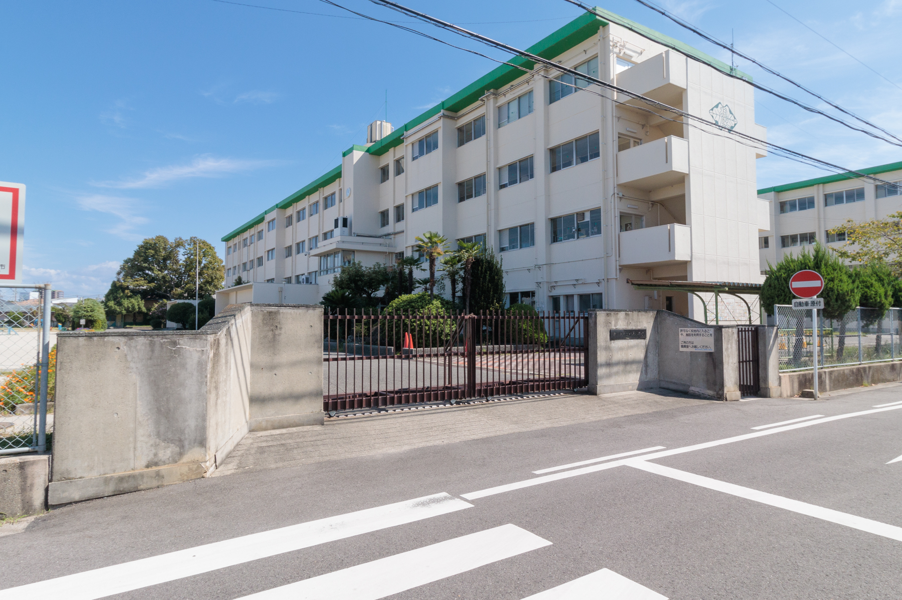 柏原小学校 徒歩約3分