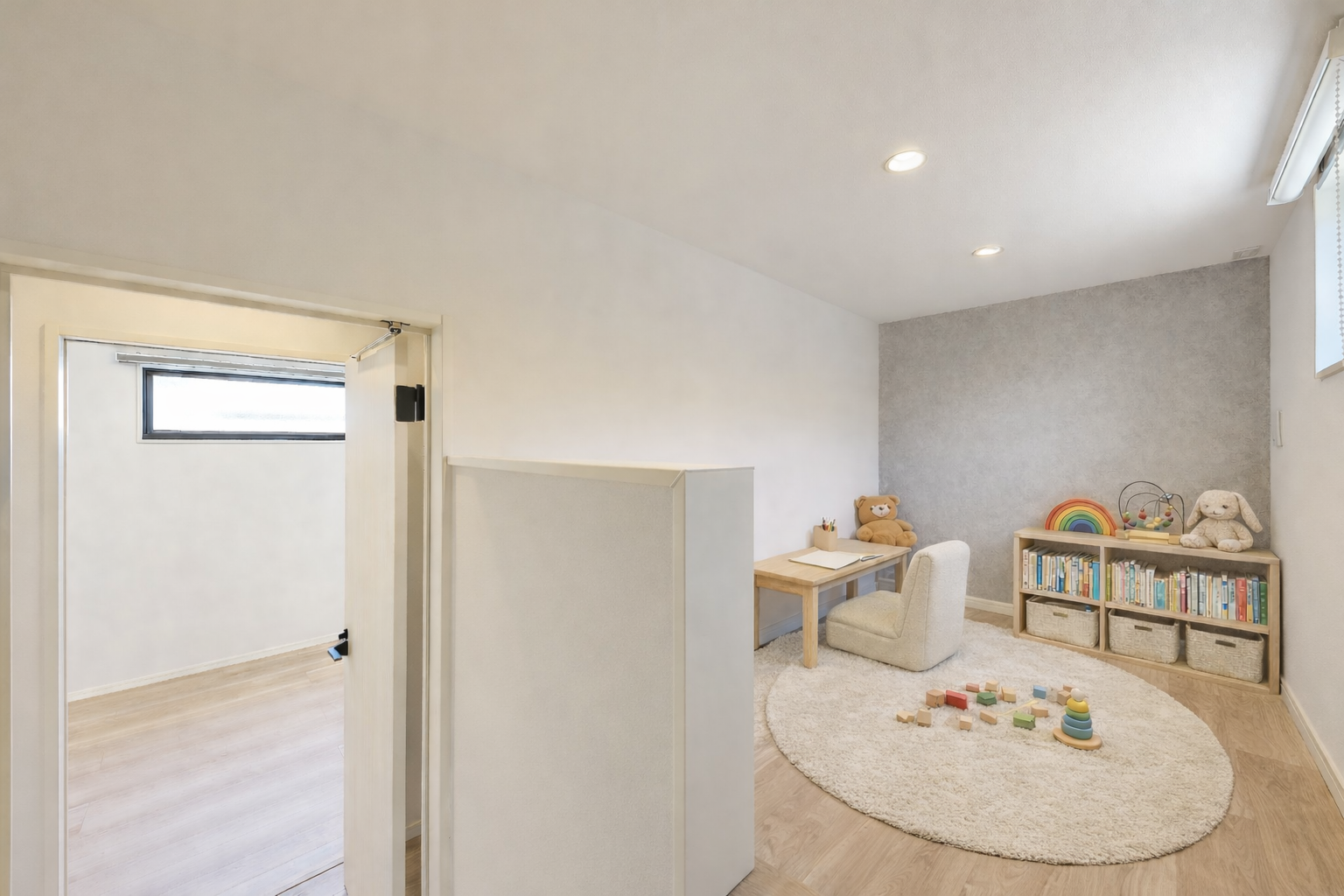 T-2／ロフトは3帖もの広さがあり、窓から光が差しこむ明るい空間。ホビースペースなどマルチに使える便利な空間。