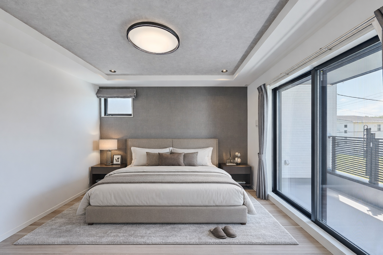 T-2／大きなベッドをゆったりとレイアウトできる、ゆとりある主寝室。動線にも余裕が生まれ、心まで解きほぐされる穏やかなひとときを叶えます。※家具はCGとなります。